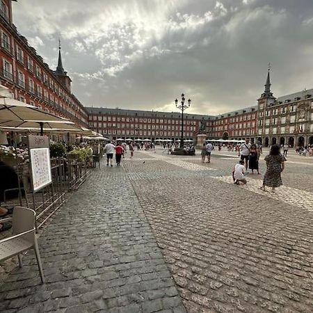 Economico Piso En Madrid Centro Exterior photo