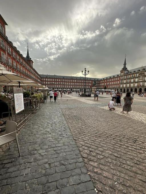 Economico Piso En Madrid Centro Exterior photo