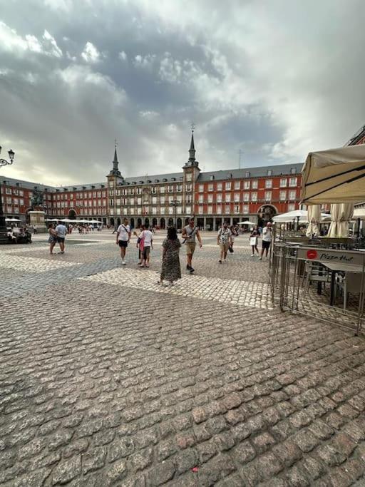 Economico Piso En Madrid Centro Exterior photo