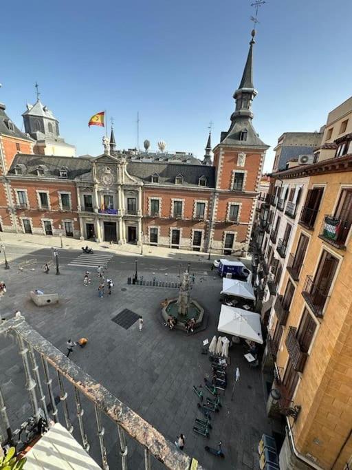 Economico Piso En Madrid Centro Exterior photo