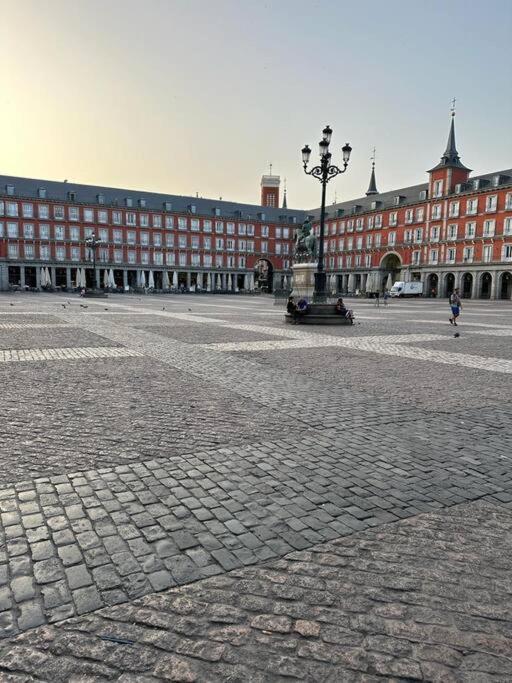 Economico Piso En Madrid Centro Exterior photo