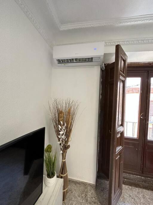Economico Piso En Madrid Centro Exterior photo