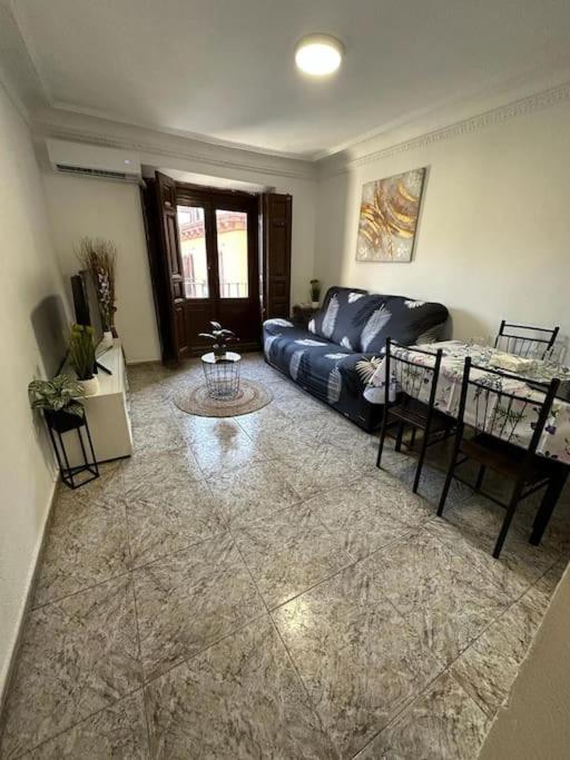Economico Piso En Madrid Centro Exterior photo