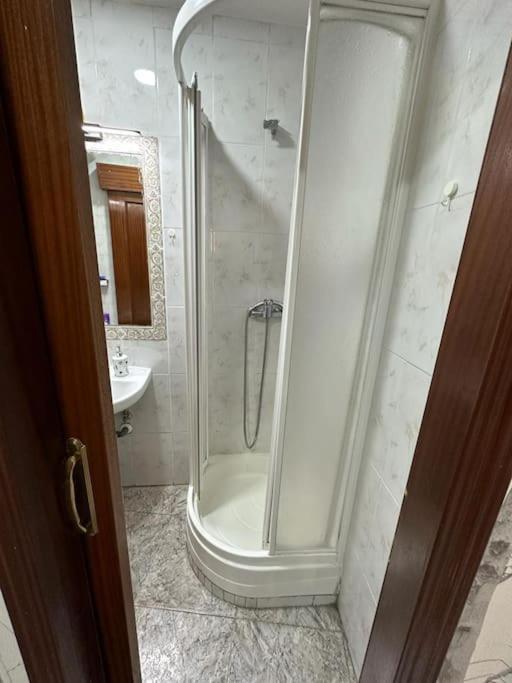 Economico Piso En Madrid Centro Exterior photo